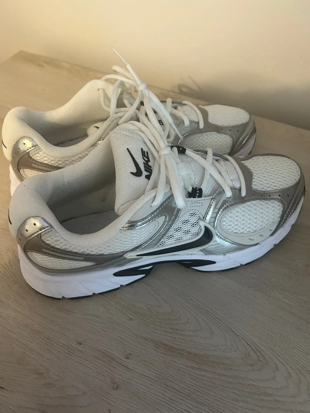 Men’s Nike White and Silver Men’s Running Sneakers